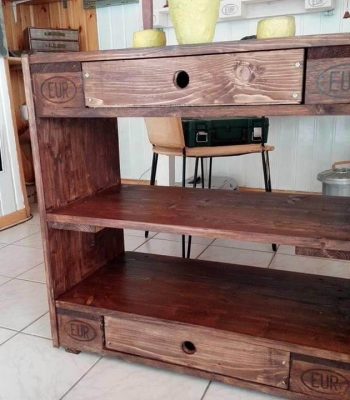 rustic looking pallet entryway table